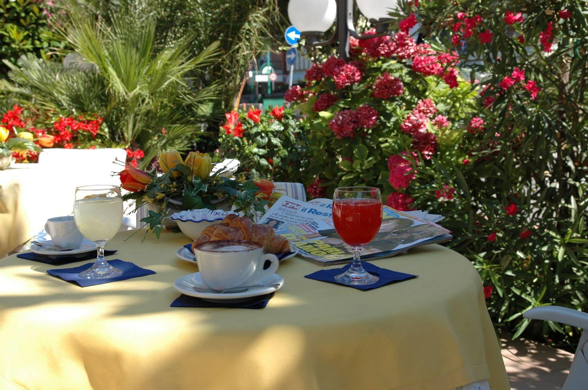 Hotel Adele Bellaria – Igea Marina Kültér fotó