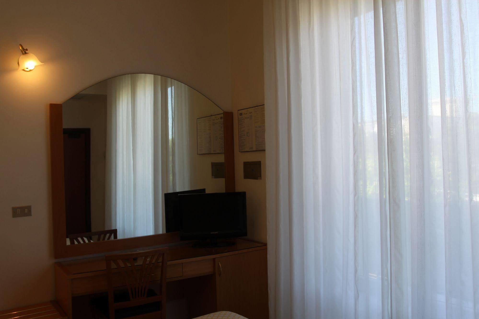 Hotel Adele Bellaria – Igea Marina Kültér fotó