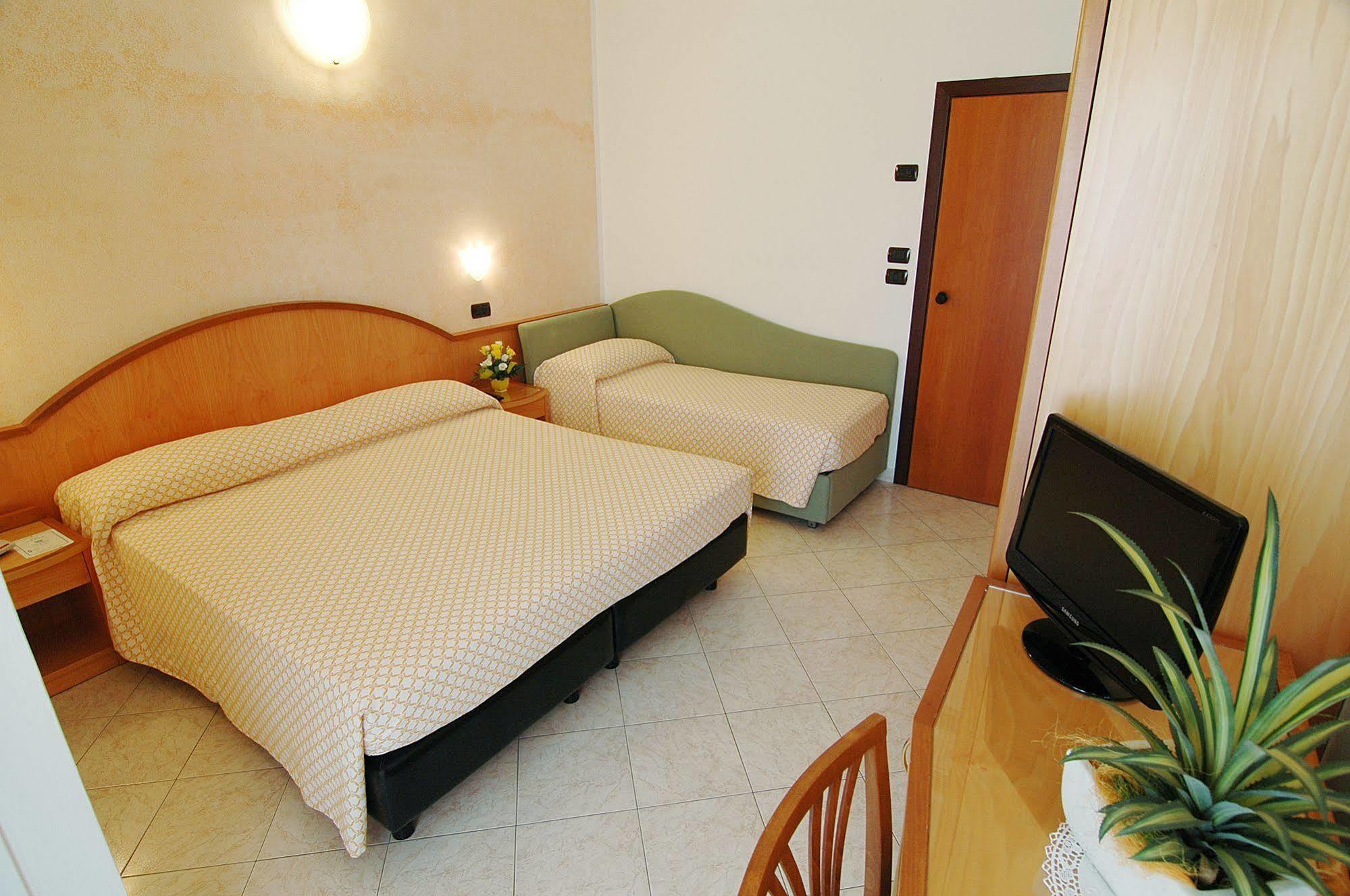 Hotel Adele Bellaria – Igea Marina Kültér fotó