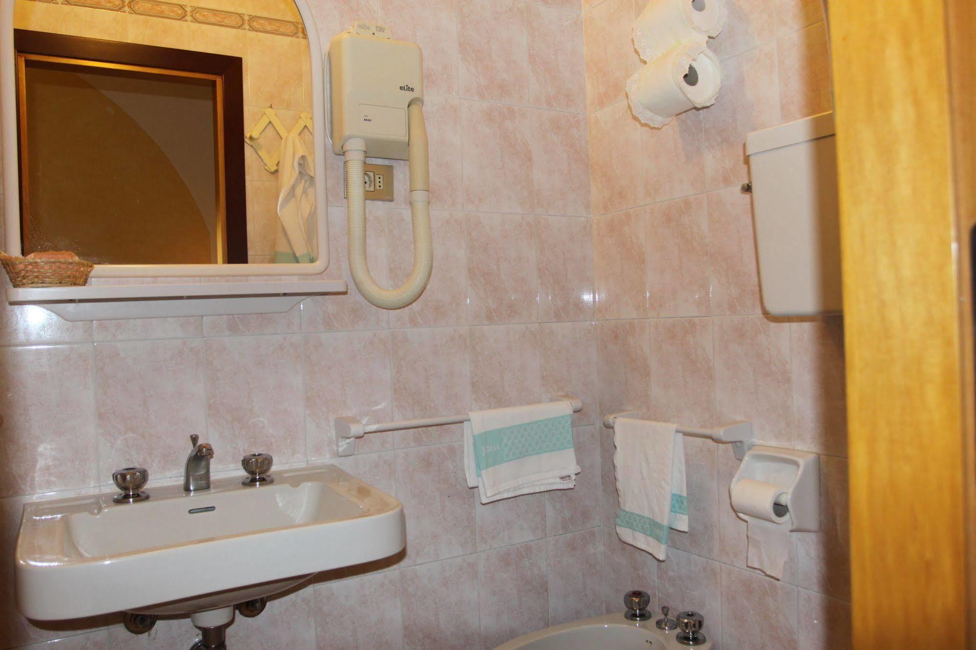 Hotel Adele Bellaria – Igea Marina Kültér fotó