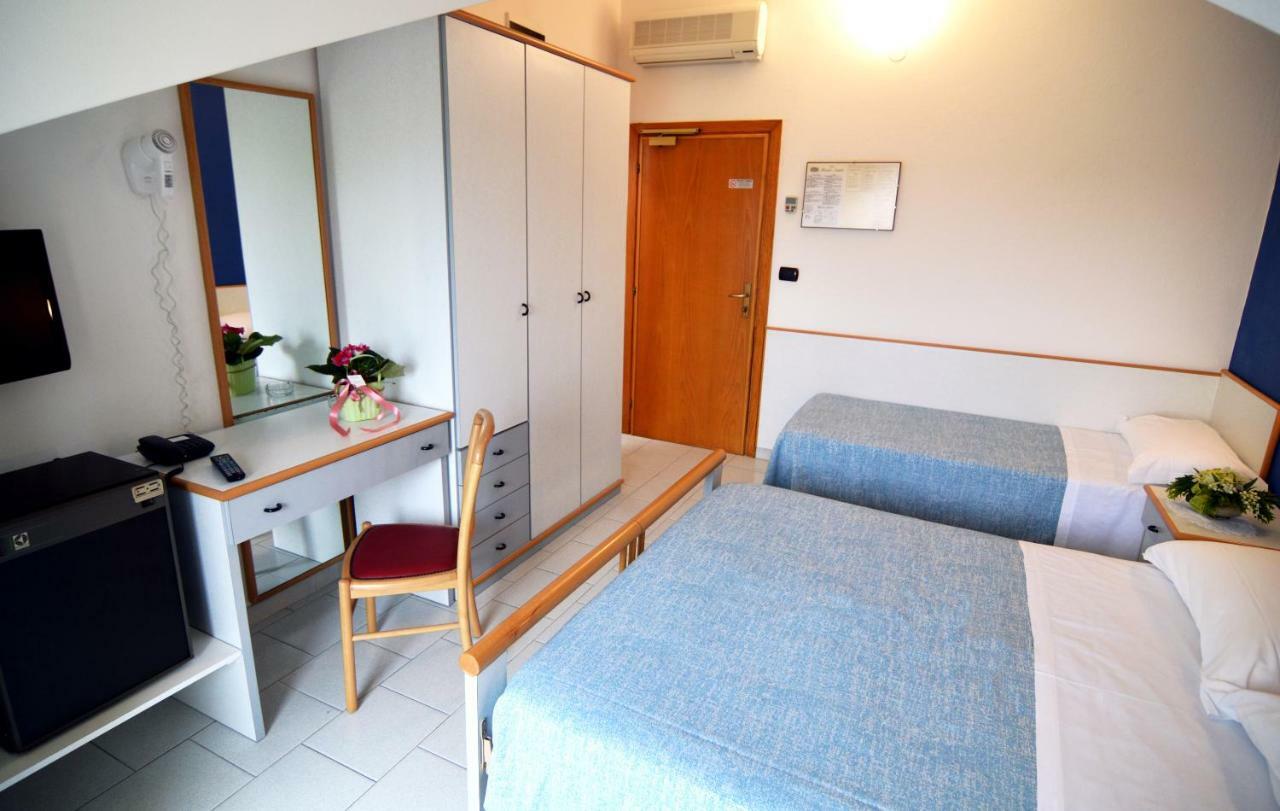 Hotel Adele Bellaria – Igea Marina Kültér fotó