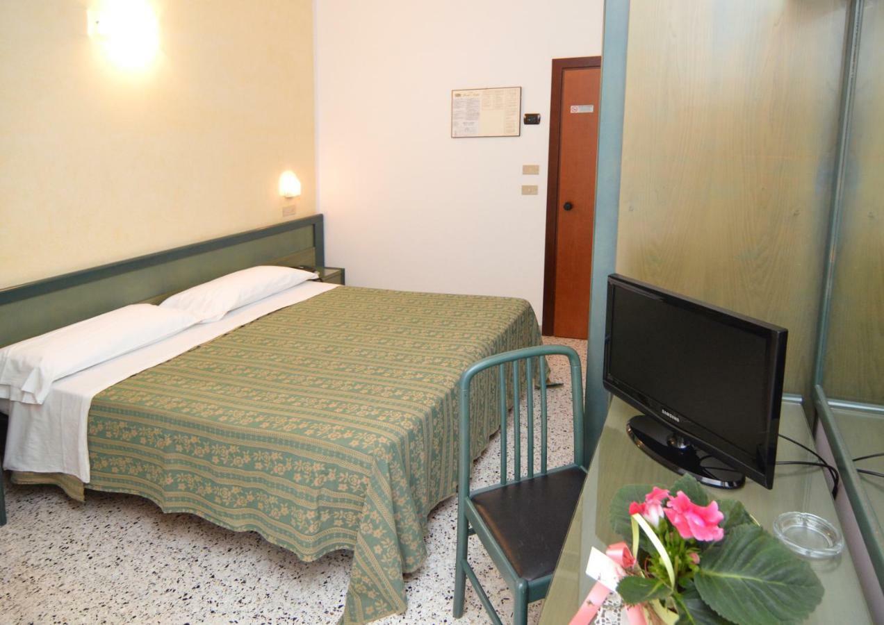 Hotel Adele Bellaria – Igea Marina Kültér fotó
