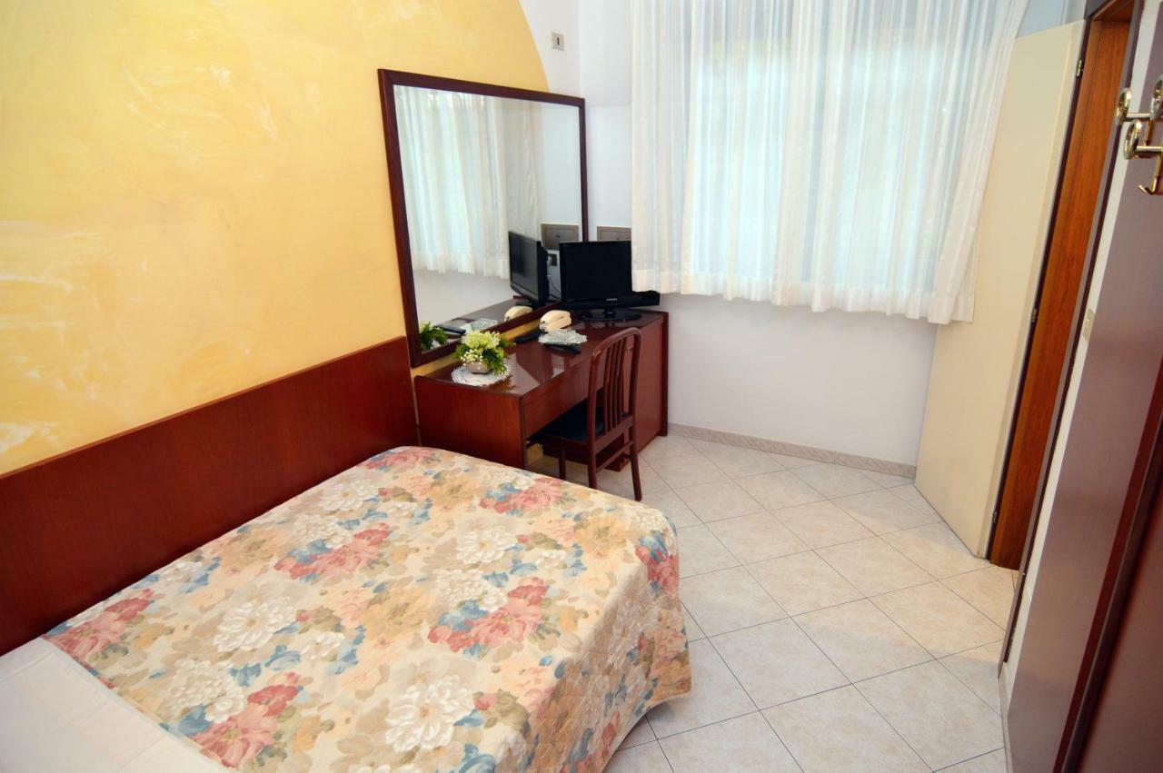 Hotel Adele Bellaria – Igea Marina Kültér fotó