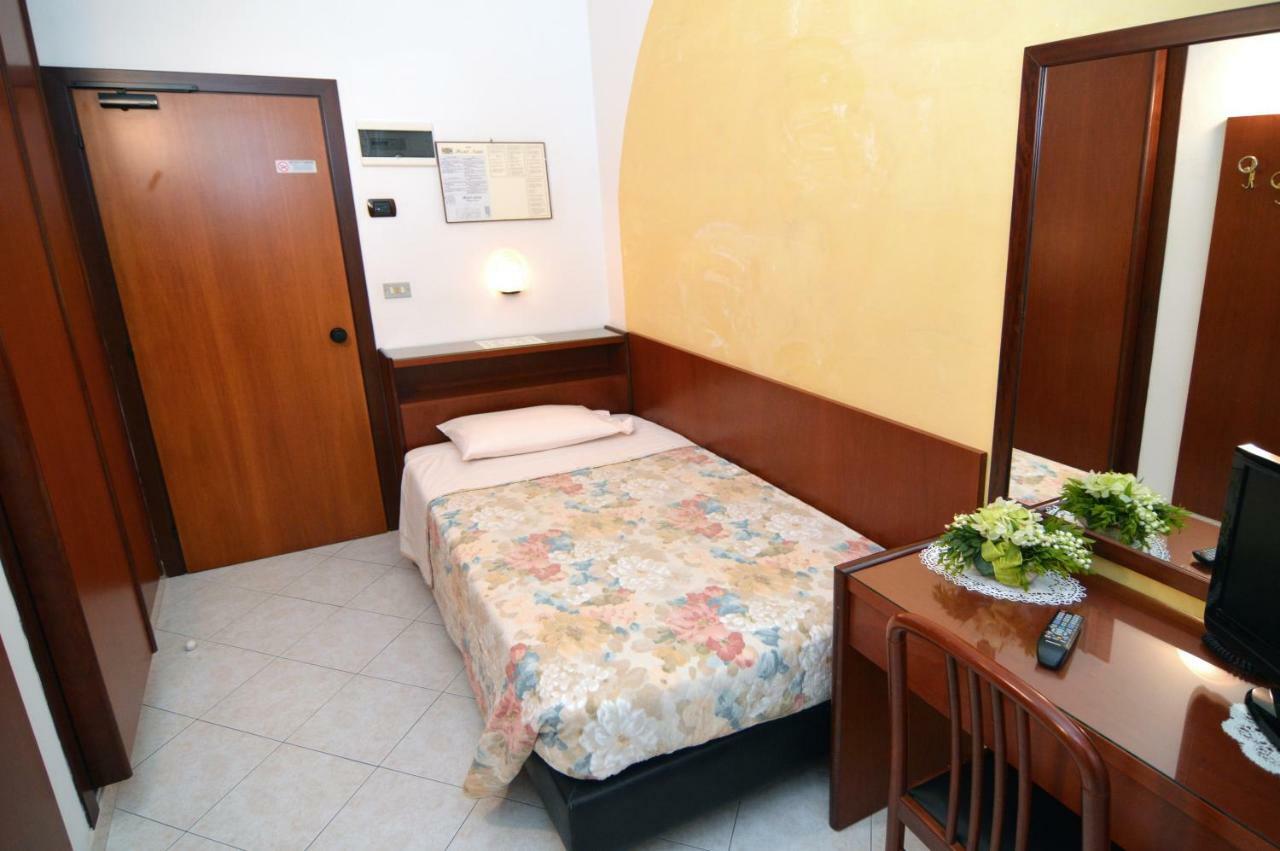 Hotel Adele Bellaria – Igea Marina Kültér fotó